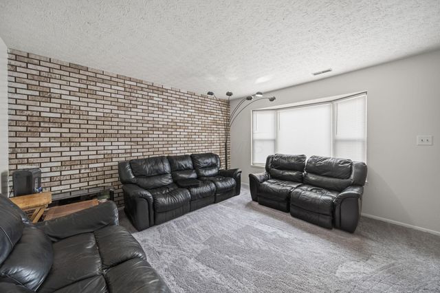 2425 Mason Village Court, Columbus, OH 43232