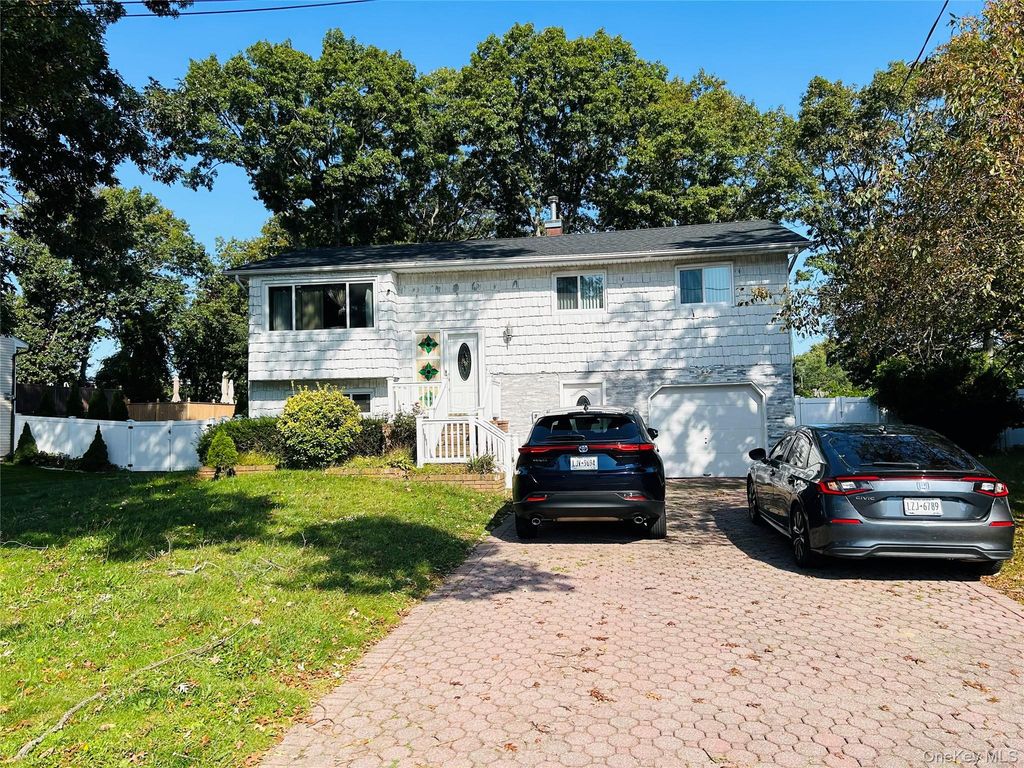 39 W Willow Street, Brentwood, NY 11717 — photo 2