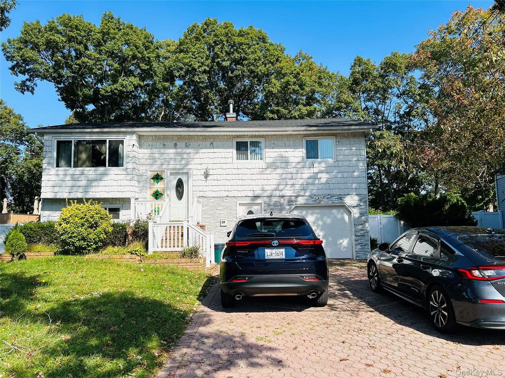 39 W Willow Street, Brentwood, NY 11717 — photo 3