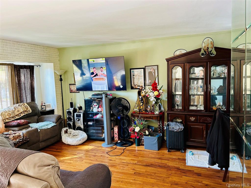 39 W Willow Street, Brentwood, NY 11717 — photo 4