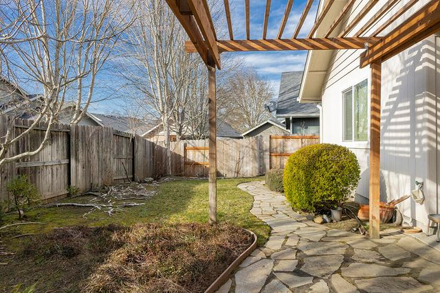 1150 Angler Lane, Grants Pass, OR 97527