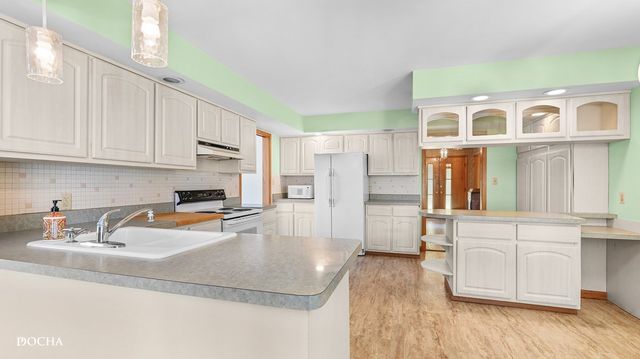 2101 N Center Street, Crest Hill, IL 60403