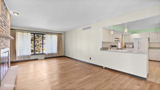 2101 N Center Street, Crest Hill, IL 60403