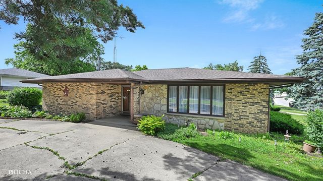2101 N Center Street, Crest Hill, IL 60403