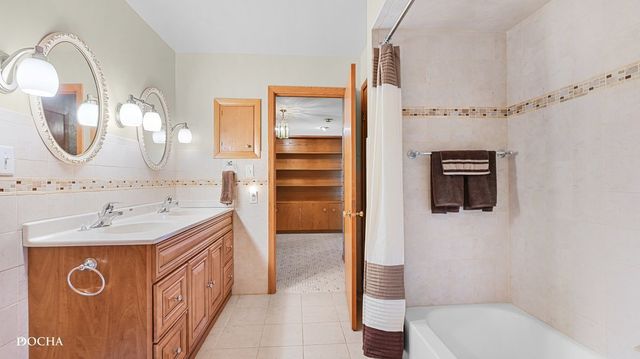 2101 N Center Street, Crest Hill, IL 60403