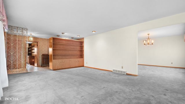 2101 N Center Street, Crest Hill, IL 60403
