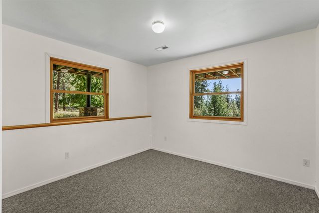 19305 E Granite Ln, Otis Orchards, WA 99027