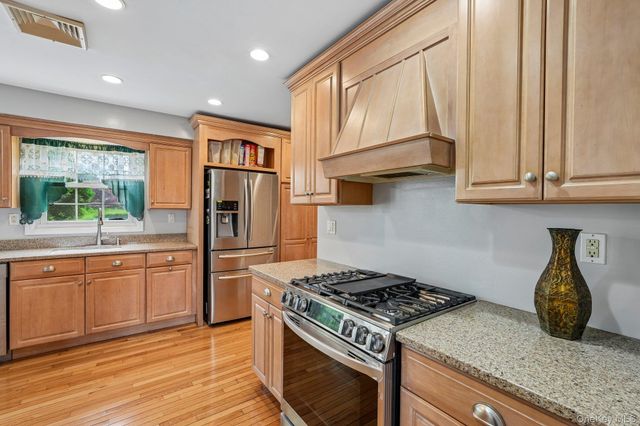 12 Buttermilk Drive, New Windsor, NY 12553