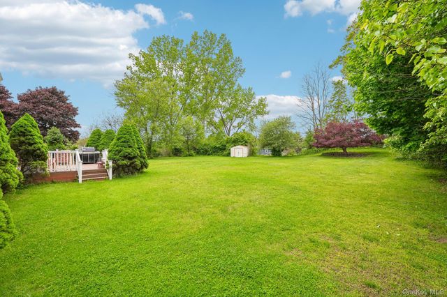 12 Buttermilk Drive, New Windsor, NY 12553