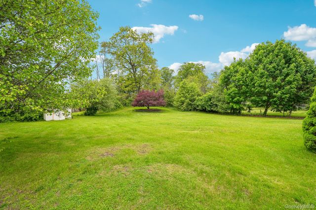 12 Buttermilk Drive, New Windsor, NY 12553