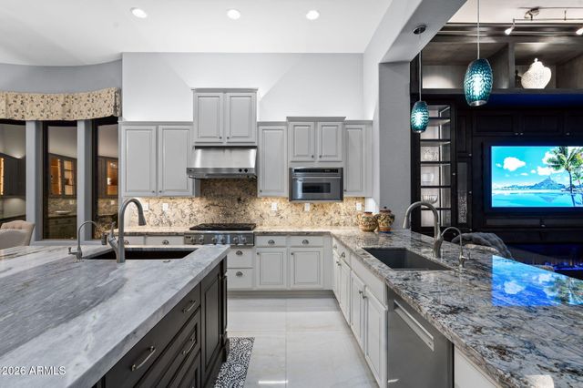 42139 N MOUNTAIN COVE Drive, Phoenix, AZ 85086