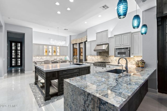 42139 N MOUNTAIN COVE Drive, Phoenix, AZ 85086