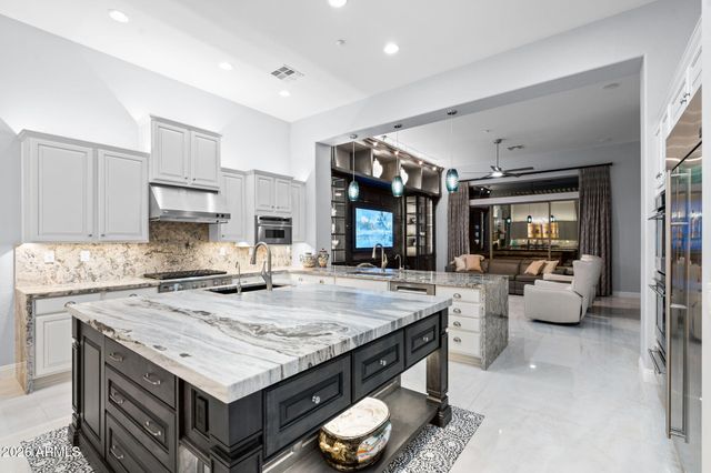 42139 N MOUNTAIN COVE Drive, Phoenix, AZ 85086