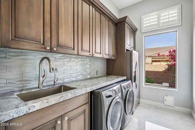 42139 N MOUNTAIN COVE Drive, Phoenix, AZ 85086