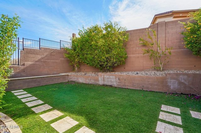 42139 N MOUNTAIN COVE Drive, Phoenix, AZ 85086
