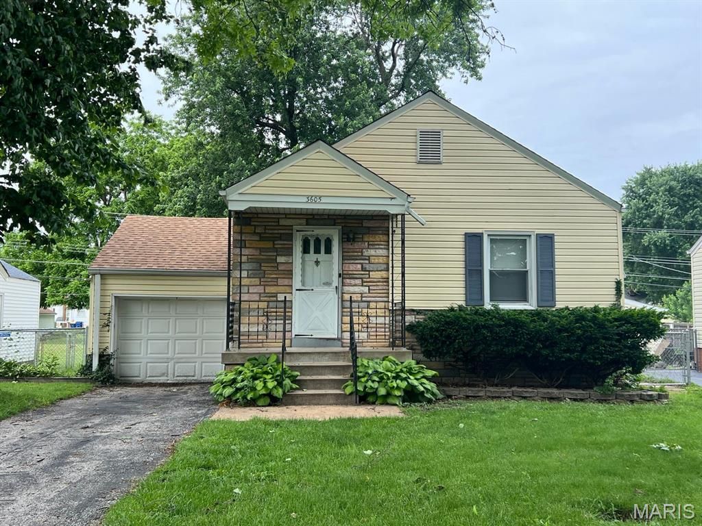 3605 Saint Gregory Lane, St Ann, MO 63074