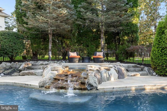 38 MILFORD DR, Marlton, NJ 08053