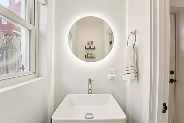 317 39th St, Lawrenceville, PA 15201