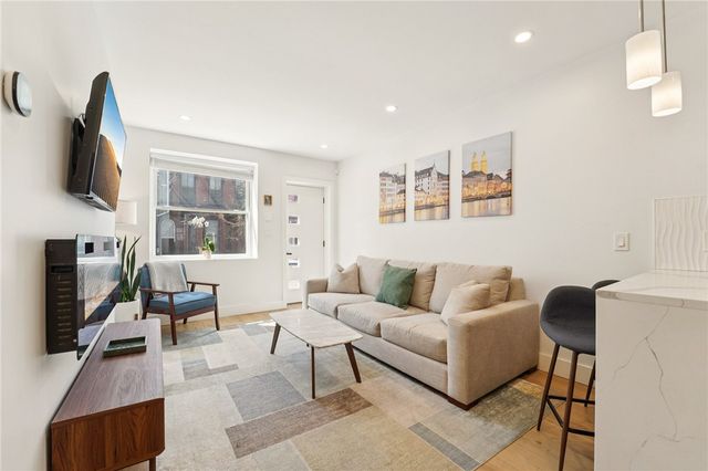 317 39th St, Lawrenceville, PA 15201