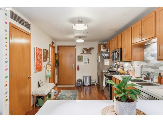 2350 Nw SAVIER St B214, Portland, OR 97210