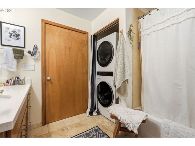2350 Nw SAVIER St B214, Portland, OR 97210