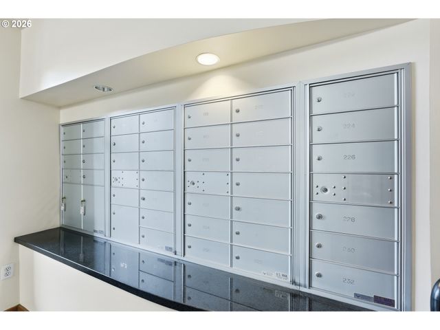 2350 Nw SAVIER St B214, Portland, OR 97210