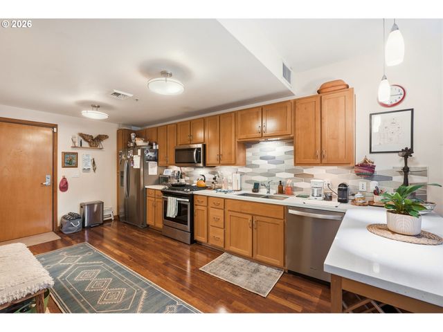 2350 Nw SAVIER St B214, Portland, OR 97210
