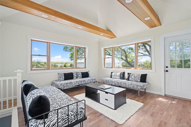 55 West End Avenue, East Quogue, NY 11942