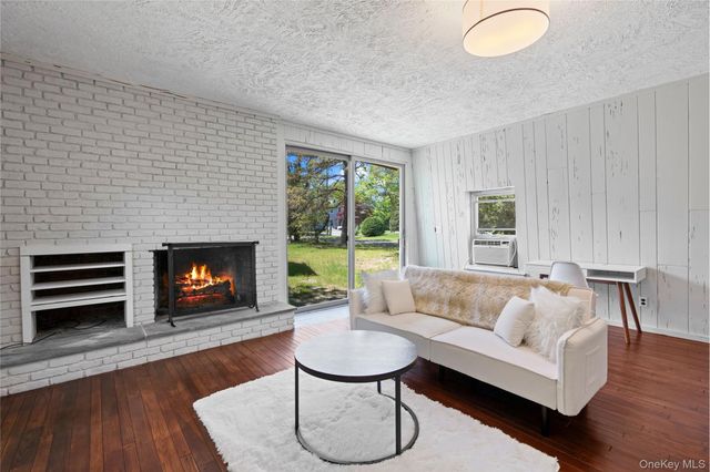 55 West End Avenue, East Quogue, NY 11942