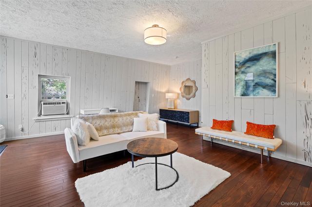 55 West End Avenue, East Quogue, NY 11942