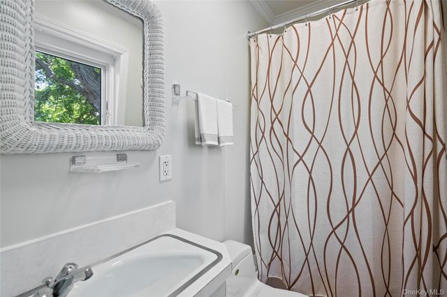 55 West End Avenue, East Quogue, NY 11942