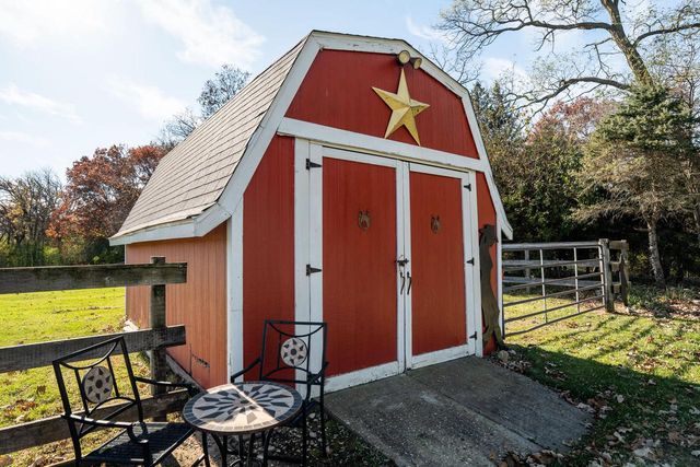 S102W32709 County Road LO, Mukwonago, WI 53149