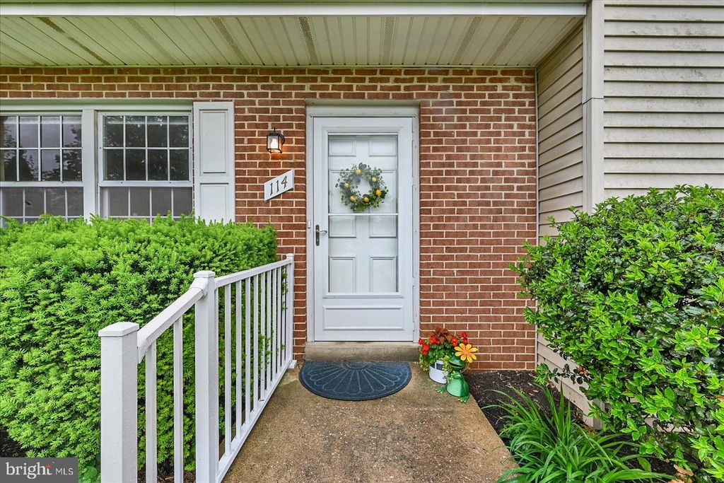 114 DEW DROP CT, York, PA 17403