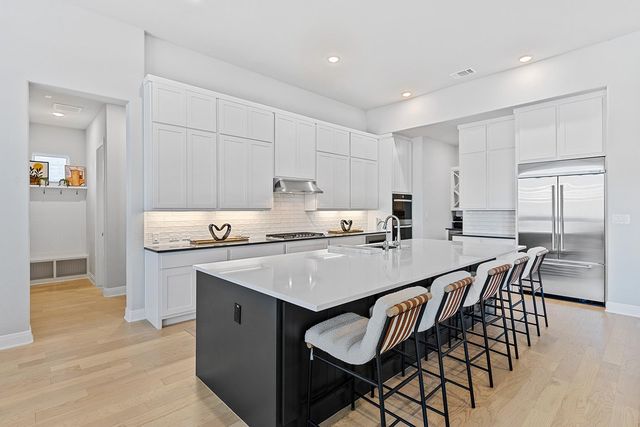 7505 Becasseau DR, Austin, TX 78738