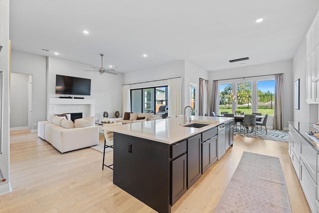 7505 Becasseau DR, Austin, TX 78738
