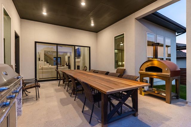 7505 Becasseau DR, Austin, TX 78738
