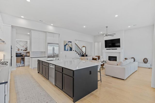 7505 Becasseau DR, Austin, TX 78738