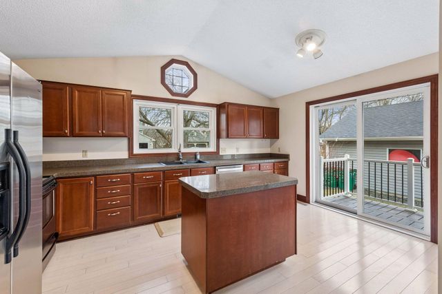19440 Vine Ridge Road, Shorewood, MN 55331
