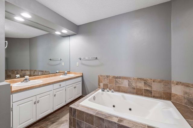 19440 Vine Ridge Road, Shorewood, MN 55331