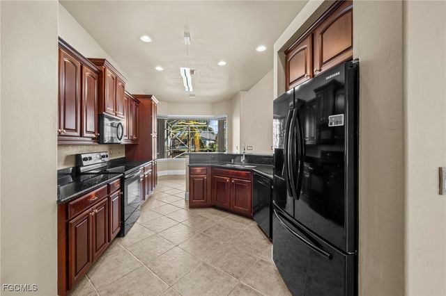 3237 Yucatan PKWY, Cape Coral, FL 33993