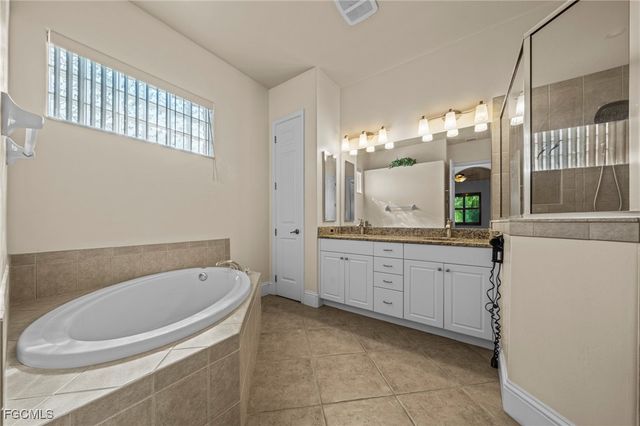 3237 Yucatan PKWY, Cape Coral, FL 33993