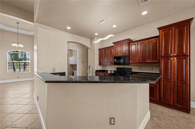 3237 Yucatan PKWY, Cape Coral, FL 33993