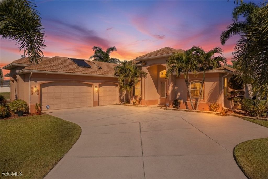 3237 Yucatan PKWY, Cape Coral, FL 33993