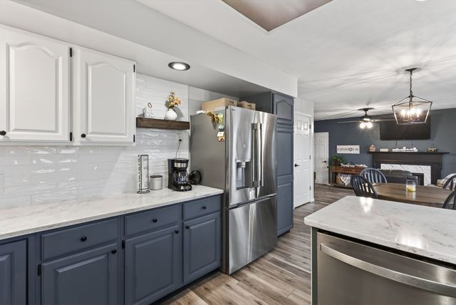 308 E Brownlie Lane, Long Grove, IA 52756