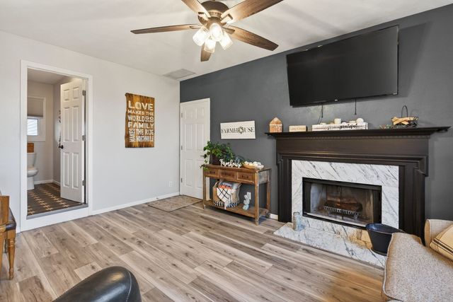 308 E Brownlie Lane, Long Grove, IA 52756