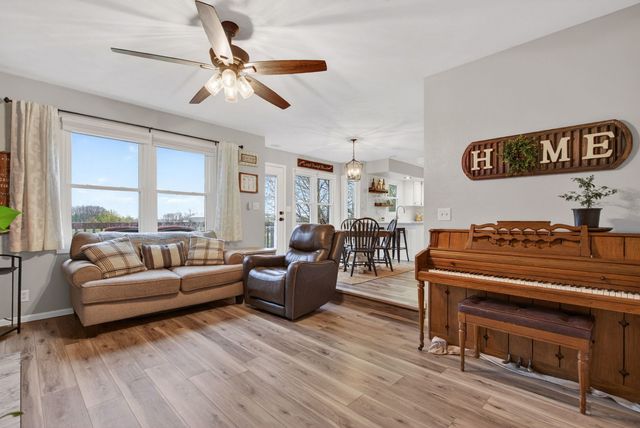 308 E Brownlie Lane, Long Grove, IA 52756