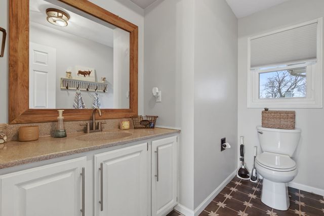 308 E Brownlie Lane, Long Grove, IA 52756