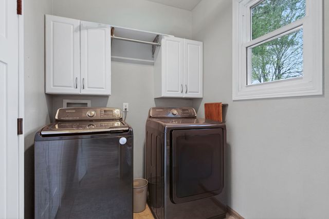 308 E Brownlie Lane, Long Grove, IA 52756