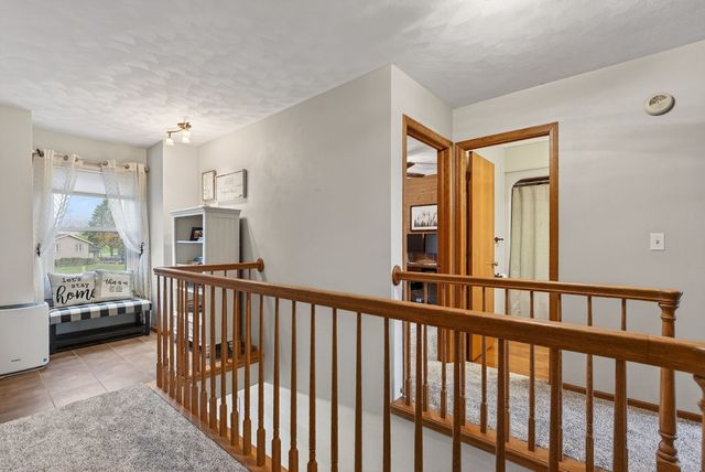 308 E Brownlie Lane, Long Grove, IA 52756