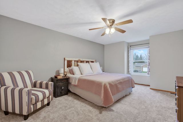 308 E Brownlie Lane, Long Grove, IA 52756